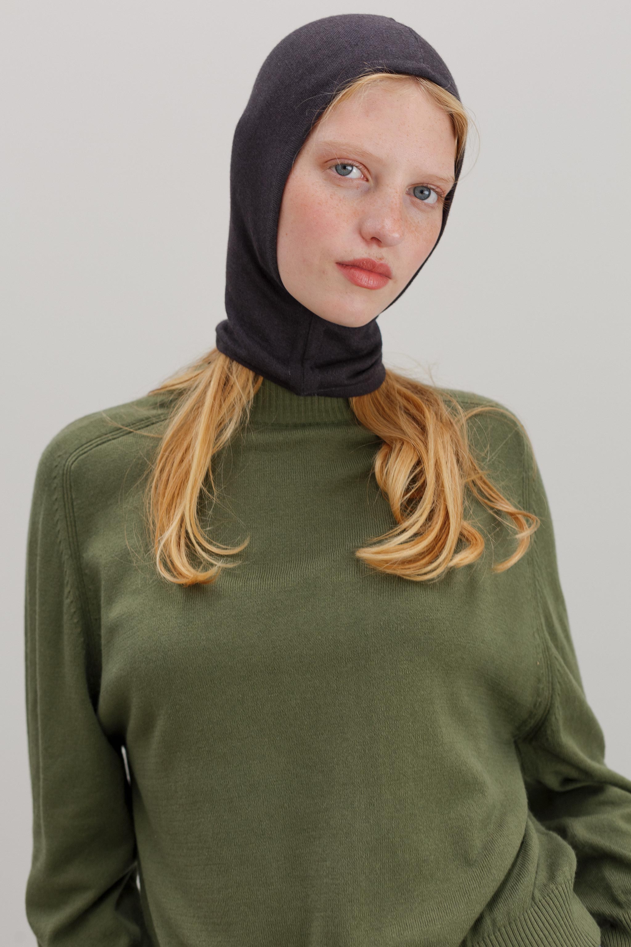 Lyla Silk Cashmere Hood - Carbon