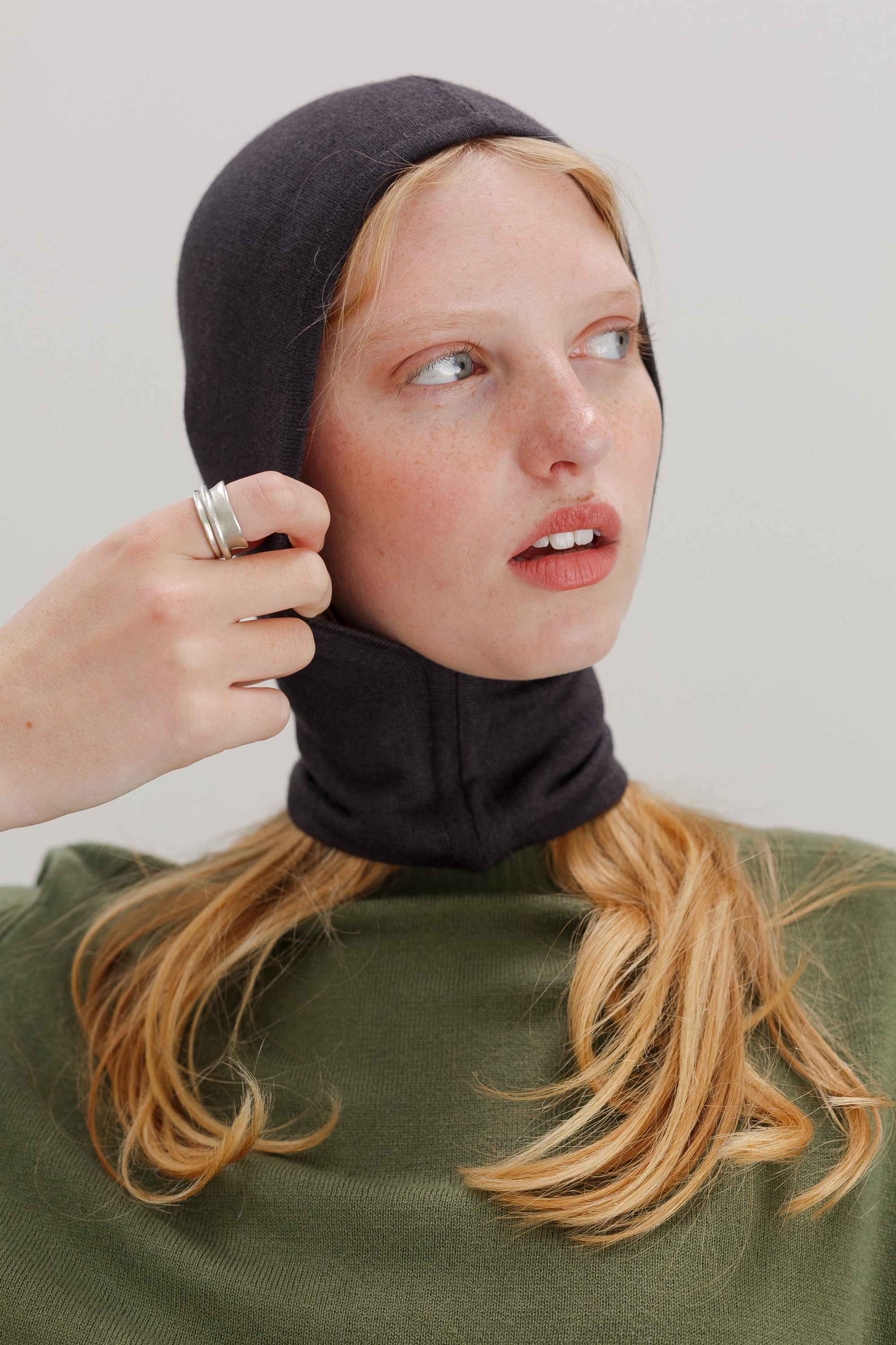 Lyla Silk Cashmere Hood - Carbon