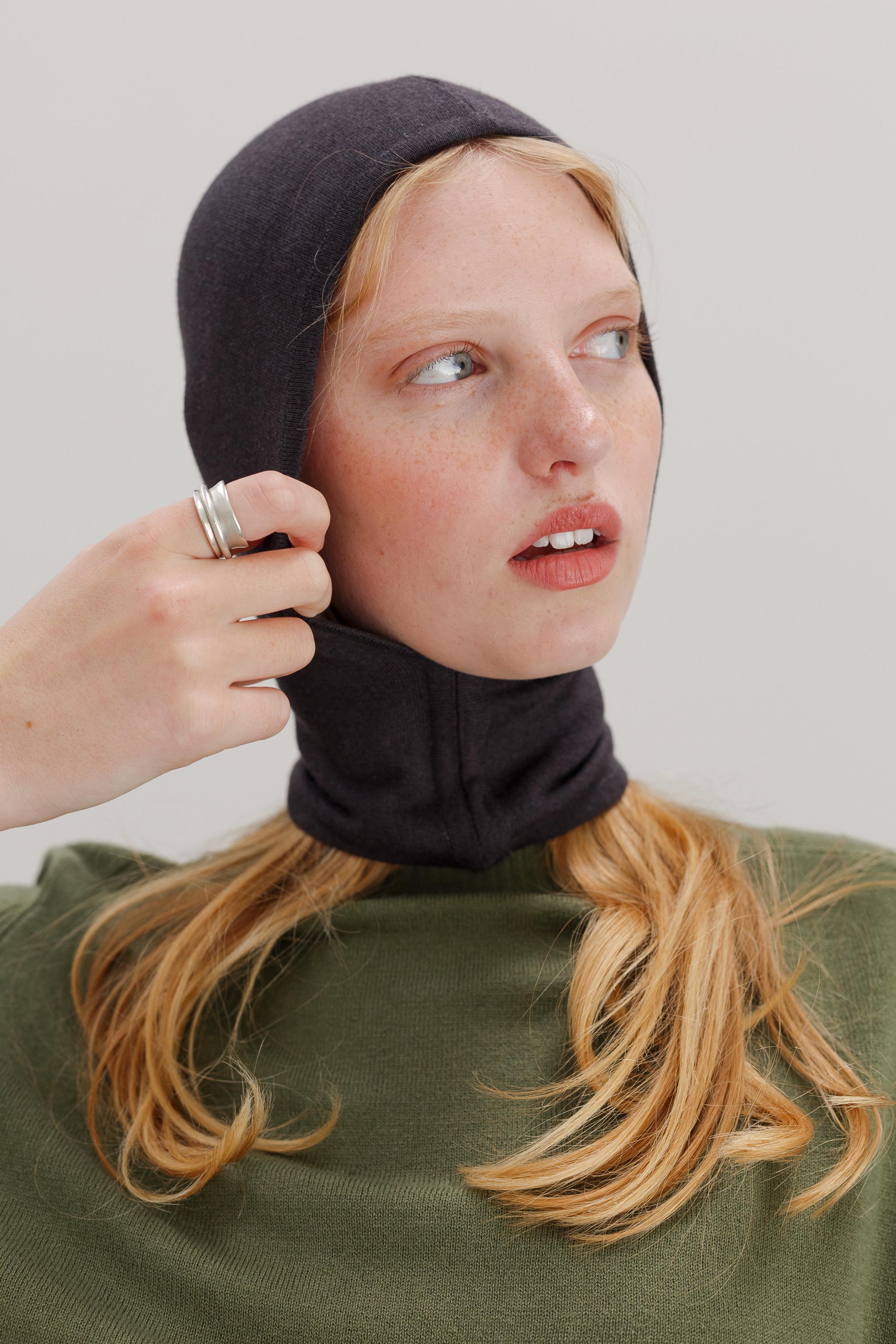 Lyla Silk Cashmere Hood - Carbon